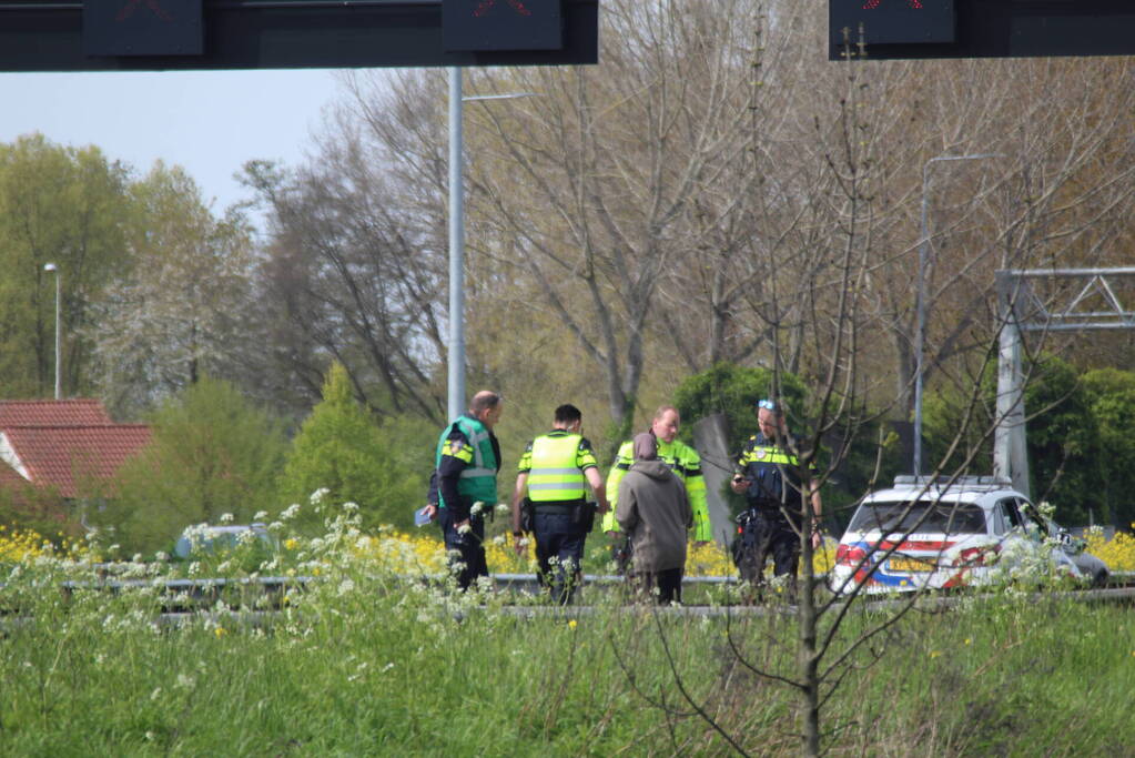 Traumahelikopter landt op snelweg