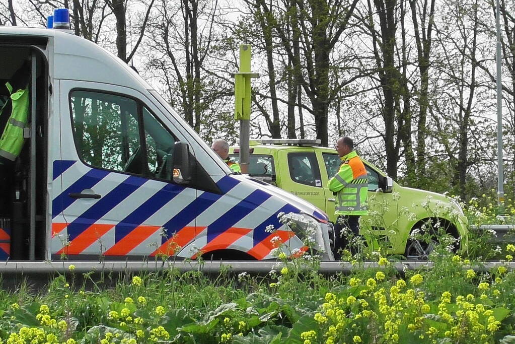 Traumahelikopter landt op snelweg