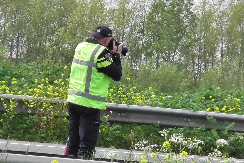 Traumahelikopter landt op snelweg