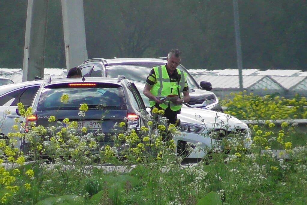 Meerdere voertuigen betrokken bij ongeval op snelweg