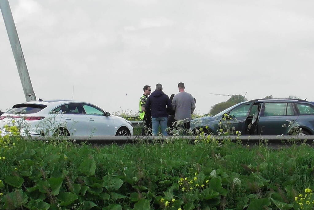 Meerdere voertuigen betrokken bij ongeval op snelweg