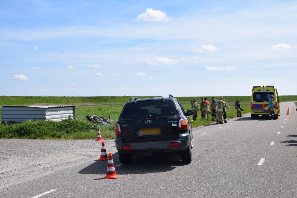 Motorrijder gewond bij aanrijding met auto