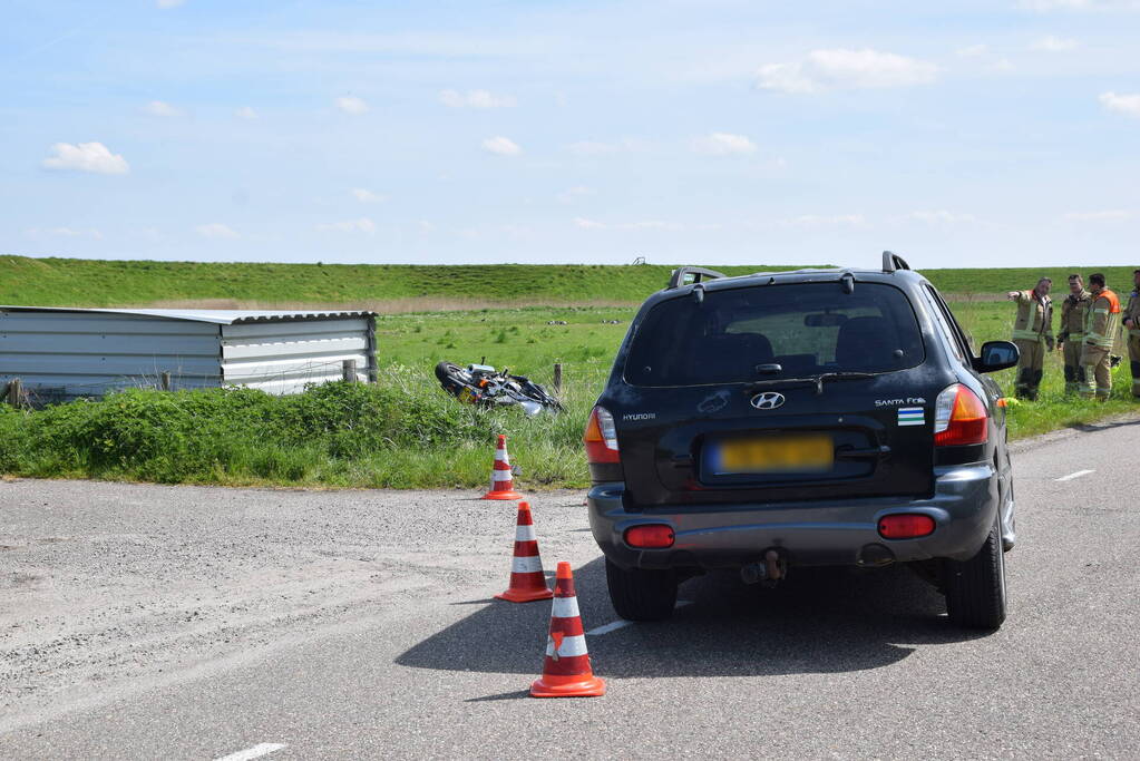 Motorrijder gewond bij aanrijding met auto