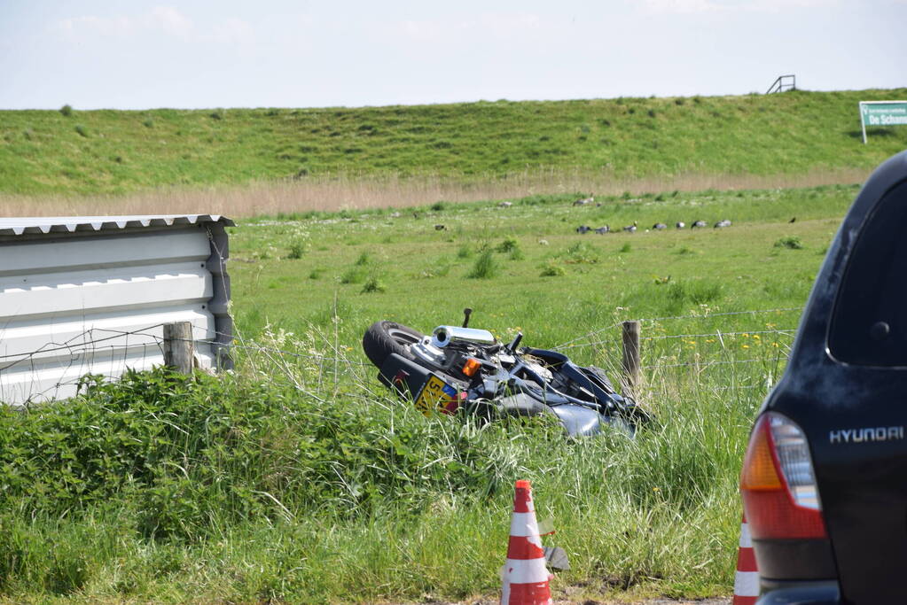 Motorrijder gewond bij aanrijding met auto