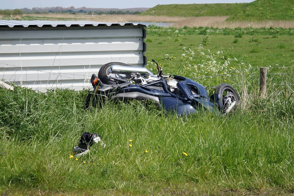 Motorrijder gewond bij aanrijding met auto