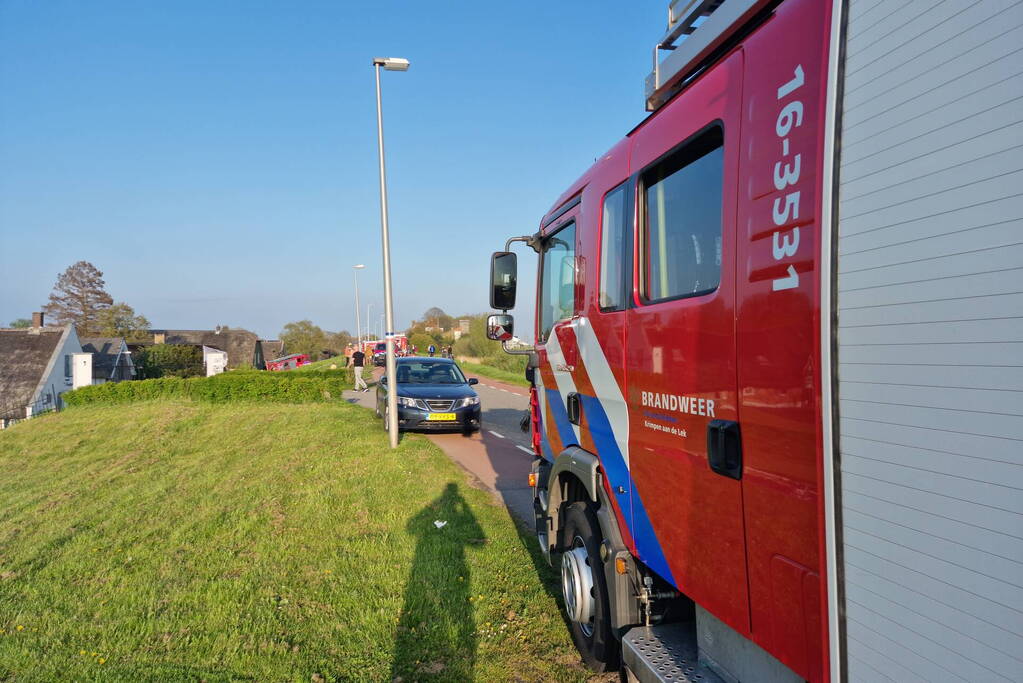 Brand in rietenkap van woning