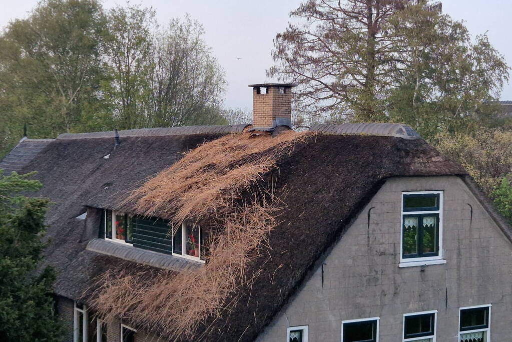 Brand In Rietenkap Van Woning Opperduit In Lekkerkerk