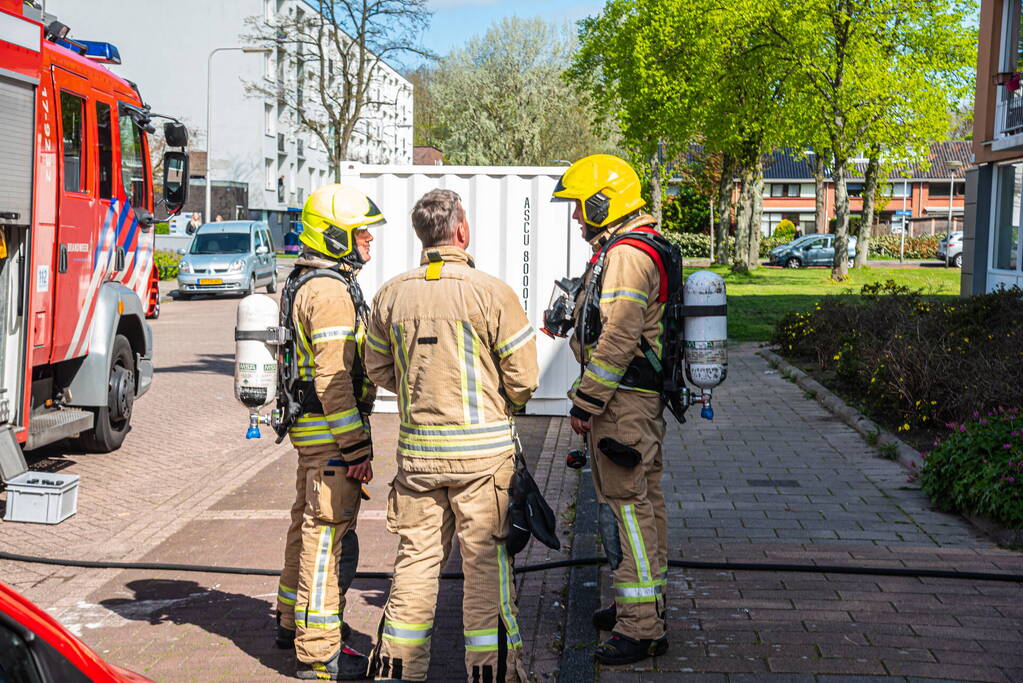 Brand in slaapkamer van portiekwoning