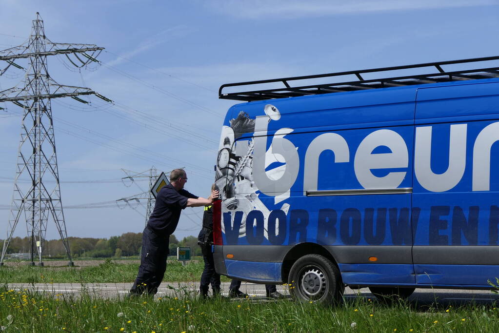 Bestuurster personenwagen gewond bij botsing met bestelbus