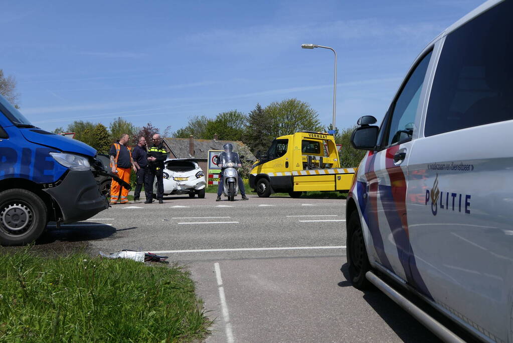 Bestuurster personenwagen gewond bij botsing met bestelbus