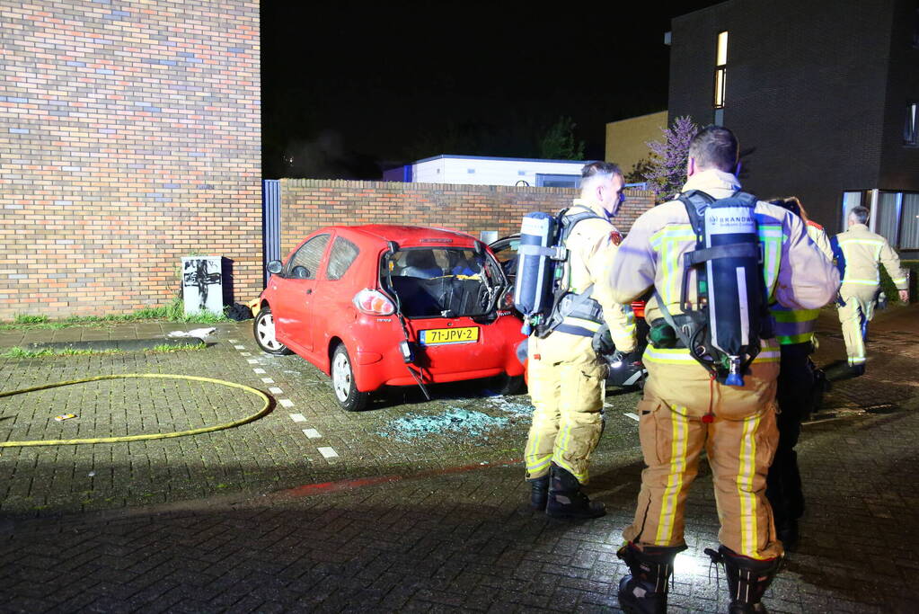 Meerdere voertuigen beschadigd na brand