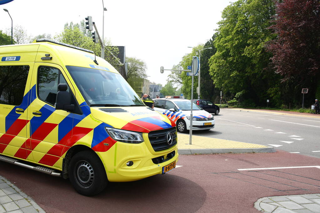 Overstekende fietser geschept door automobilist