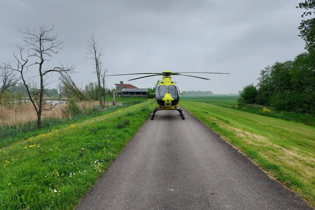 Zwaargewonde en ravage na botsing tussen bus en auto