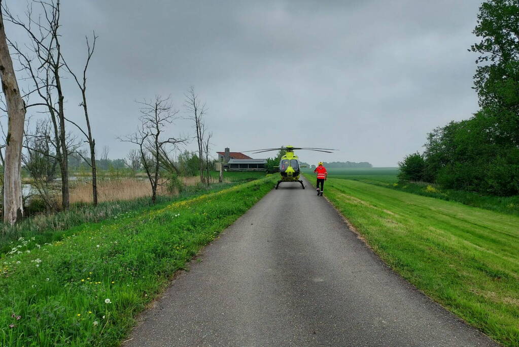 Zwaargewonde en ravage na botsing tussen bus en auto