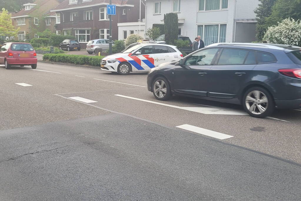 Fietser geschept door personenauto