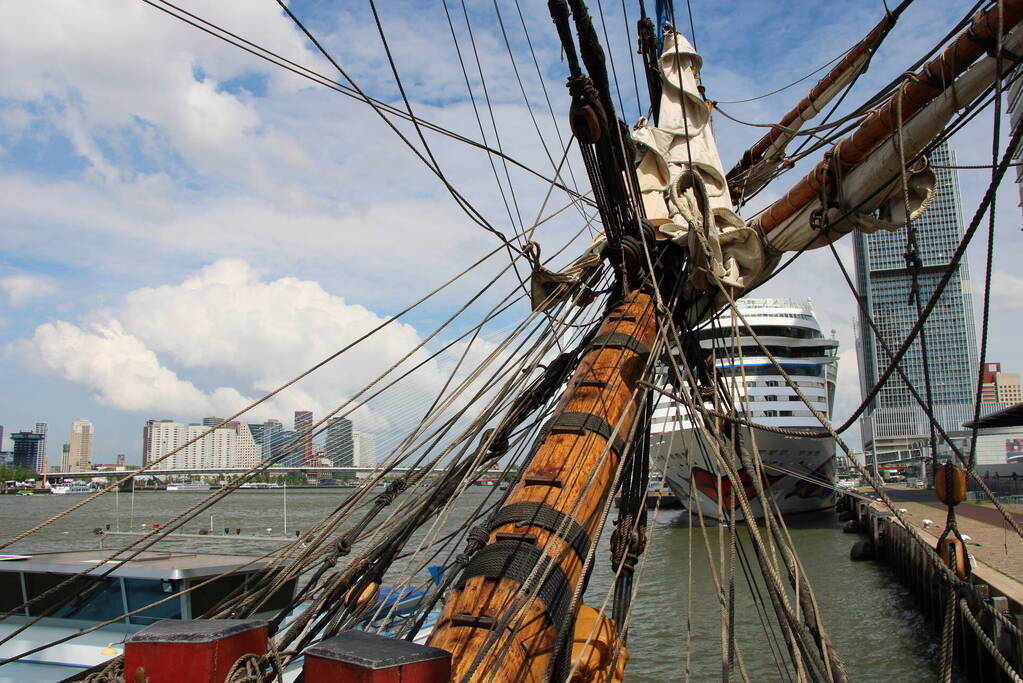 De Götheborg replica bezoekt Nederland