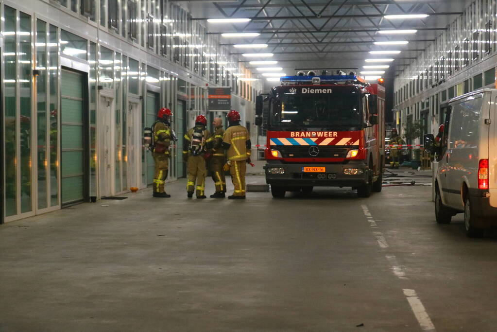 Explosief gaat af tegen deur van bedrijfspand