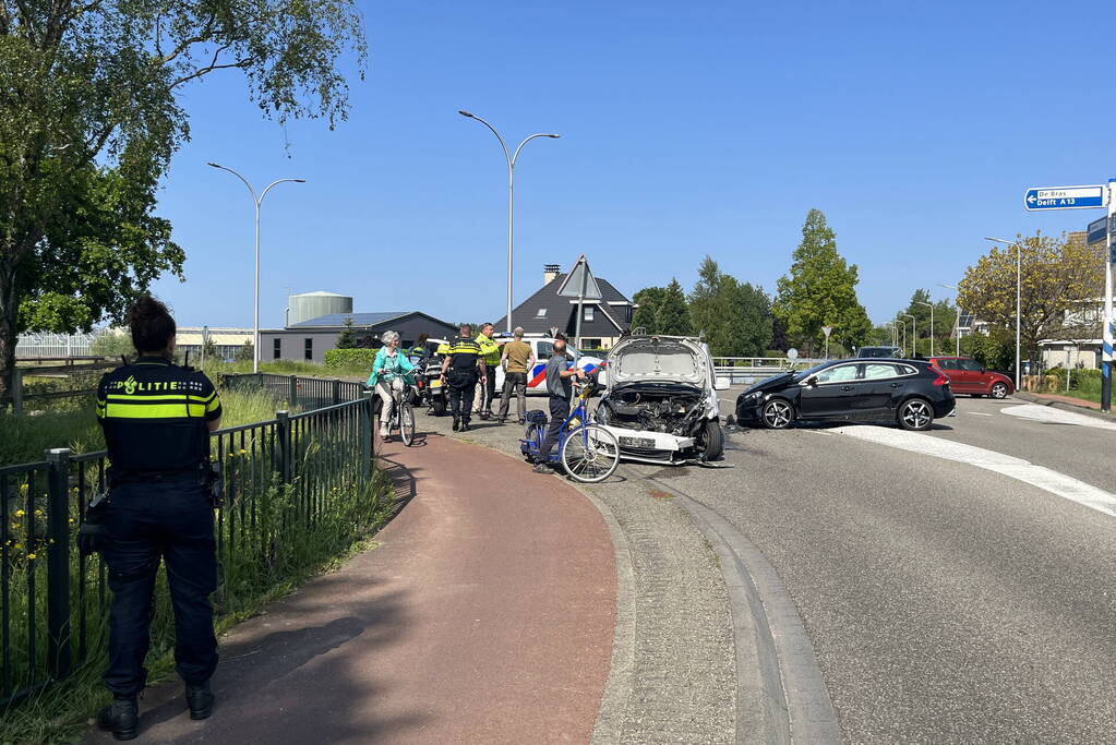 Grote schade na botsing tussen voertuigen