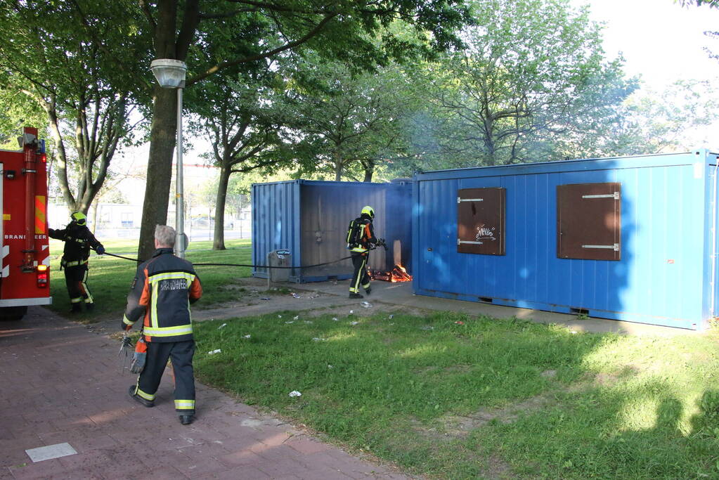 Brandend afval snel geblust