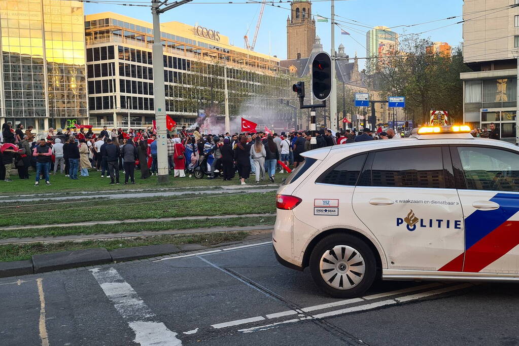 Mensen massaal de straat op na winst Erdogan