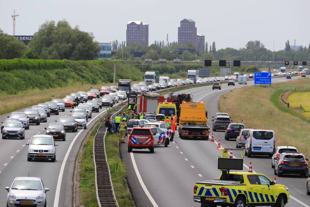 Flinke file bij aanrijding op snelweg