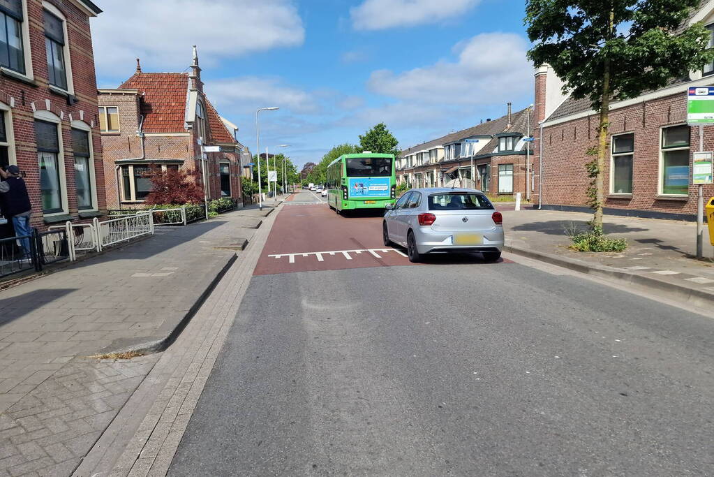 Auto komt tot stilstand tegen verkeerslicht