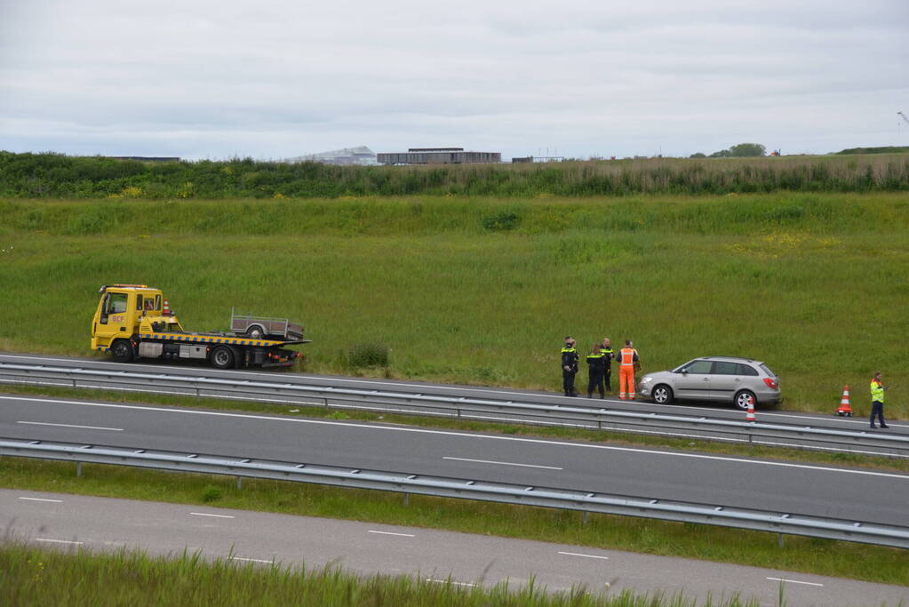 Auto met aanhanger geschaard