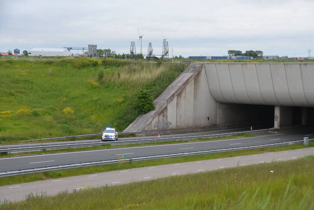 Auto met aanhanger geschaard