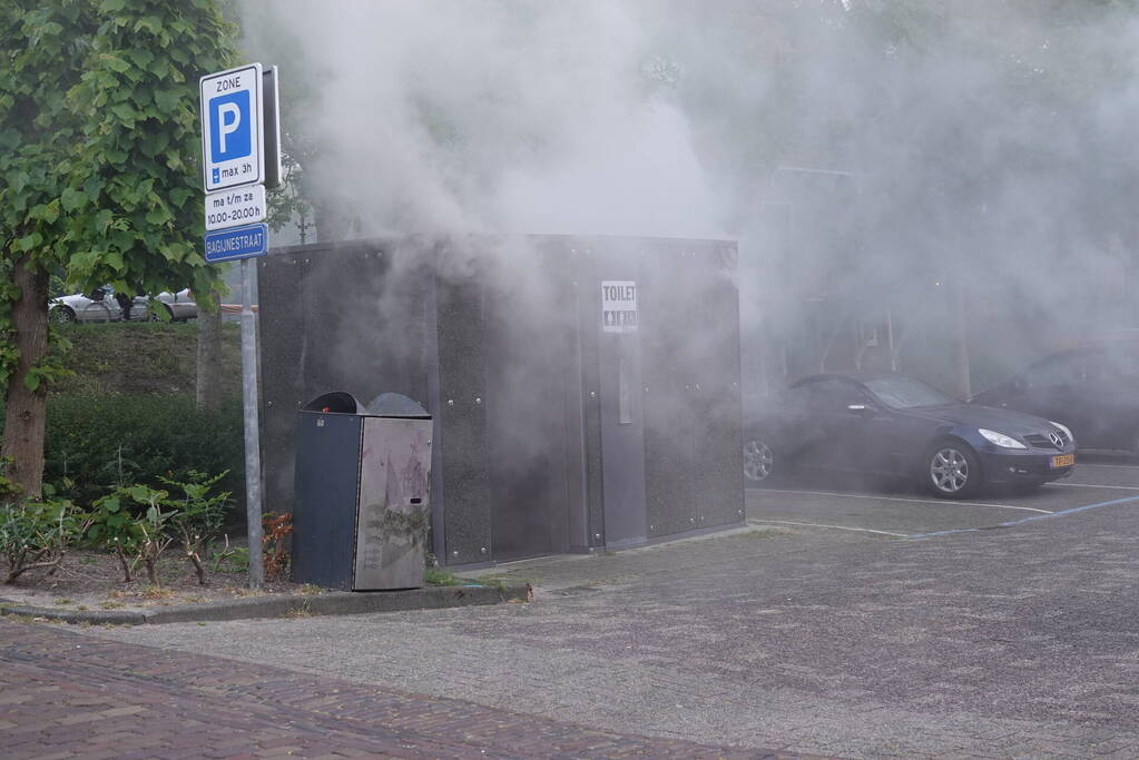 Openbaar toilet in brand gevlogen