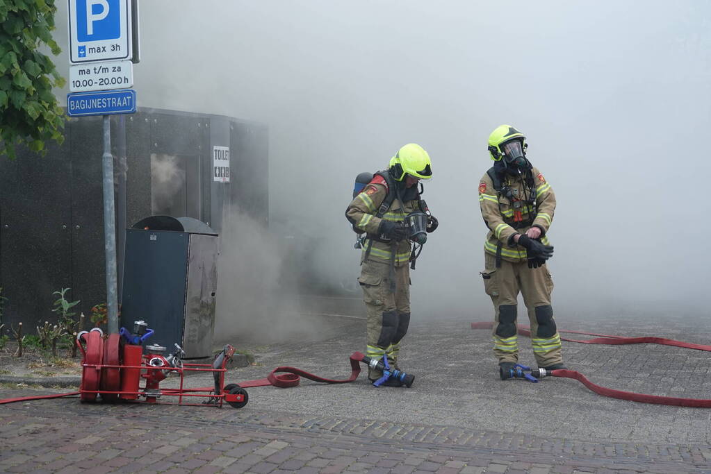 Openbaar toilet in brand gevlogen