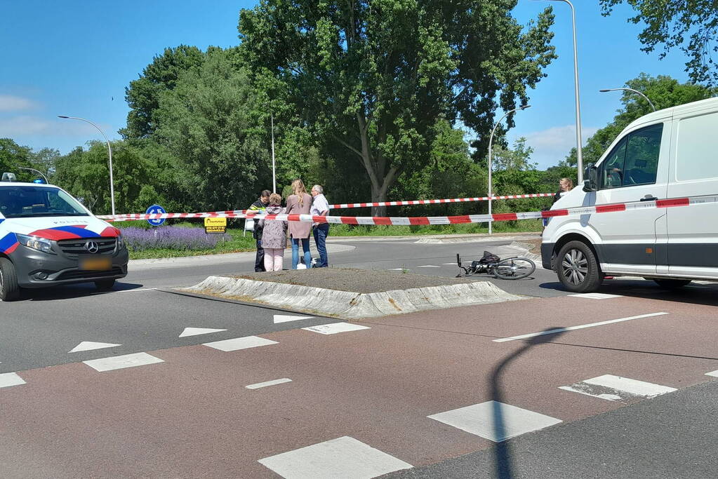 Overstekende fietser loopt letsel op