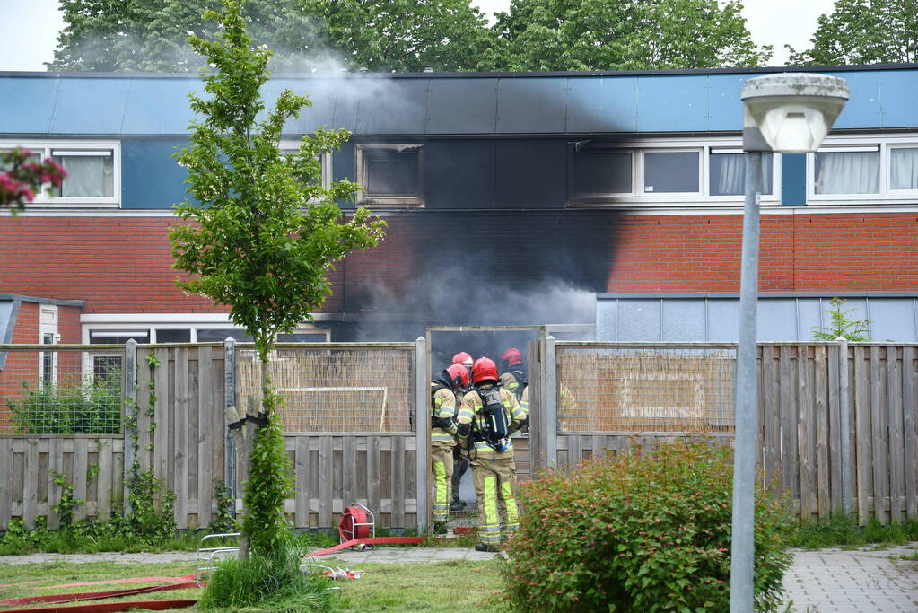 Hevige rookontwikkeling bij uitslaande brand