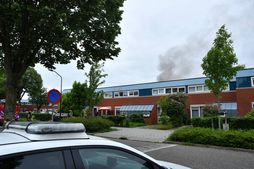 Hevige rookontwikkeling bij uitslaande brand