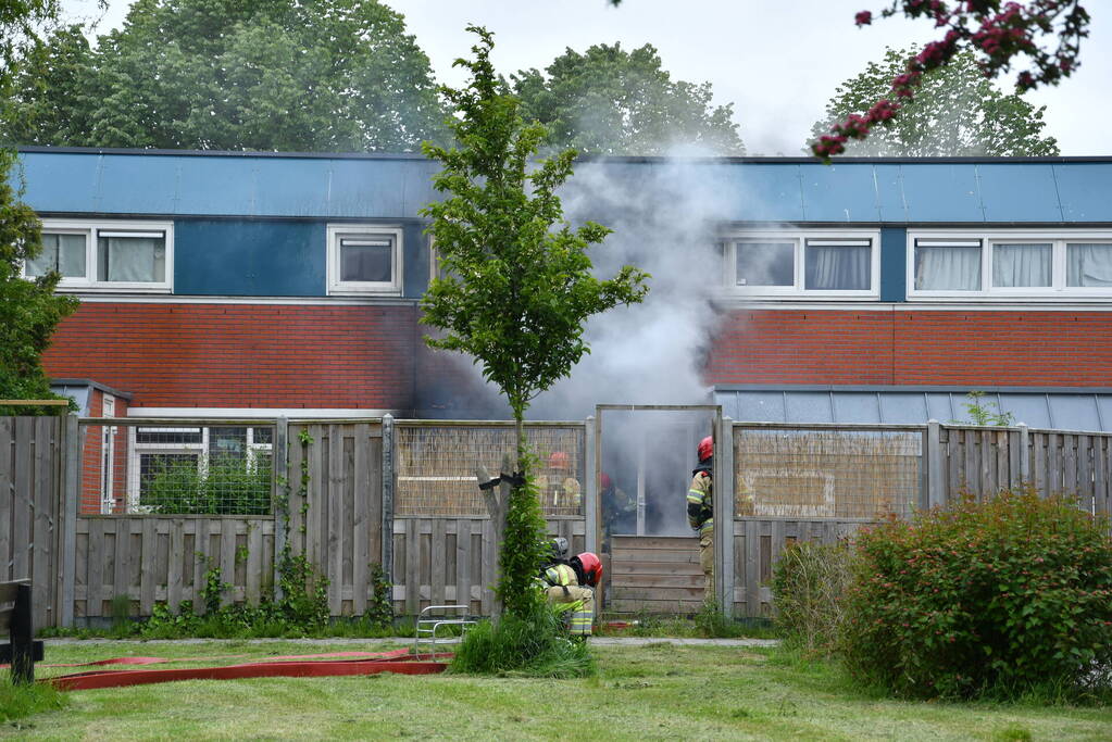 Hevige rookontwikkeling bij uitslaande brand