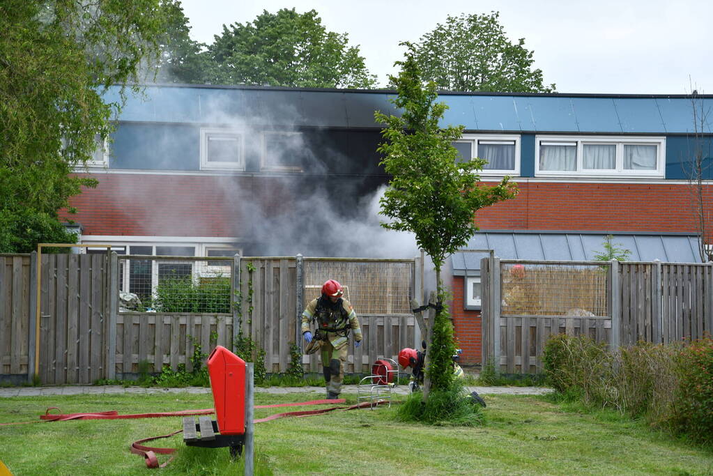 Hevige rookontwikkeling bij uitslaande brand