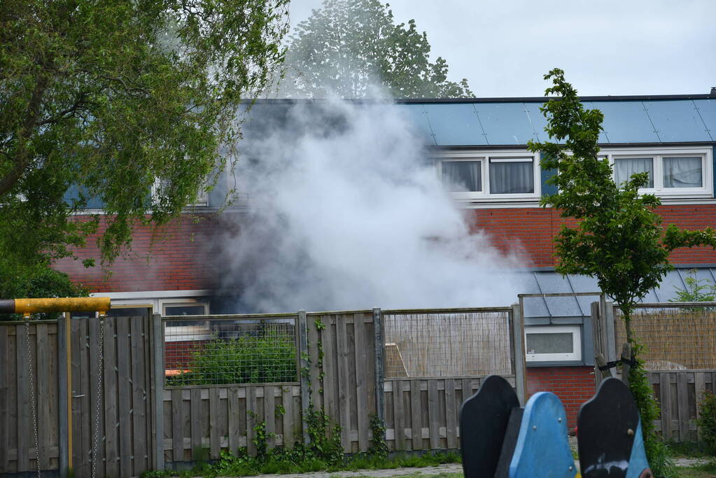 Hevige rookontwikkeling bij uitslaande brand