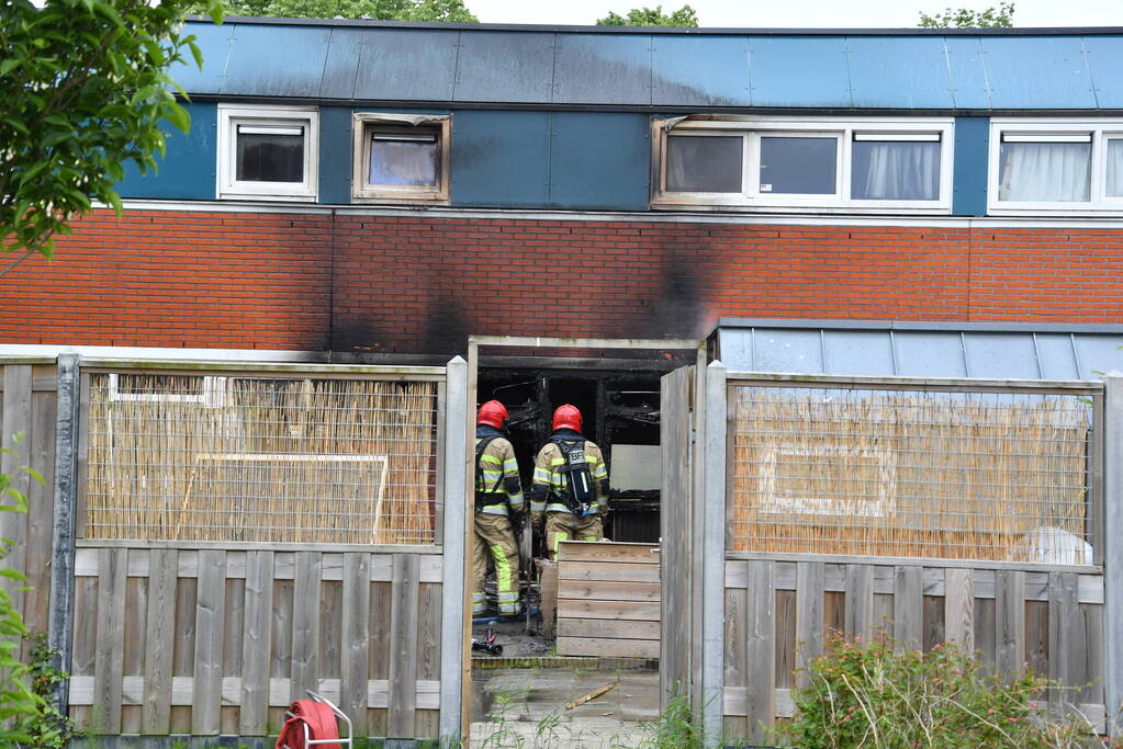 Hevige rookontwikkeling bij uitslaande brand