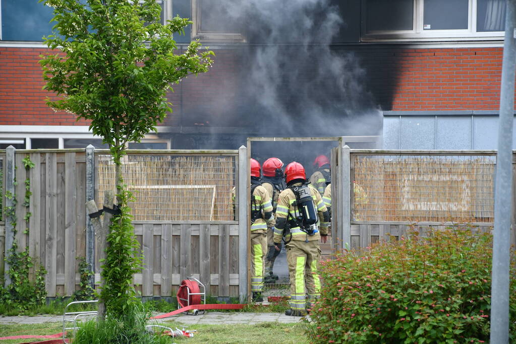 Hevige rookontwikkeling bij uitslaande brand