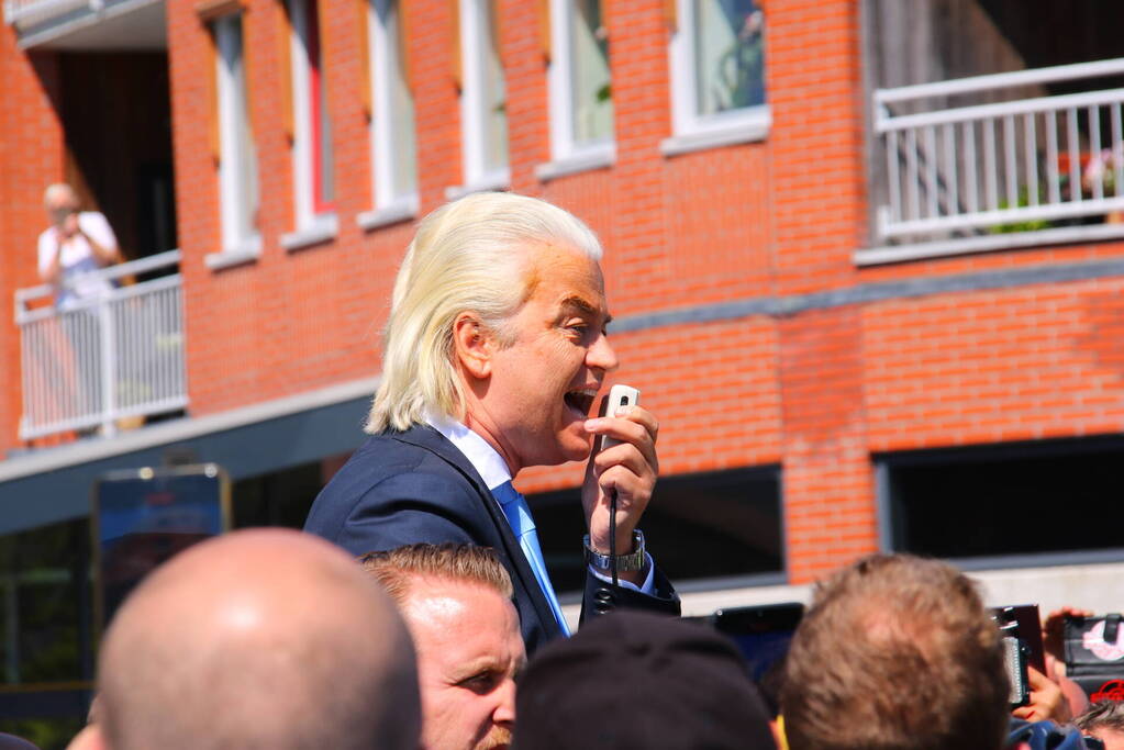 Geert Wilders aanwezig bij demonstratie tegen asielbeleid