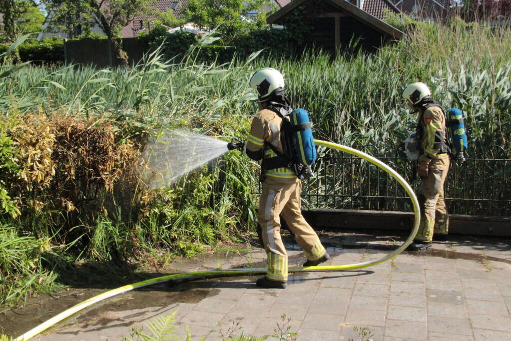 Brandweer blust brand in bosschages