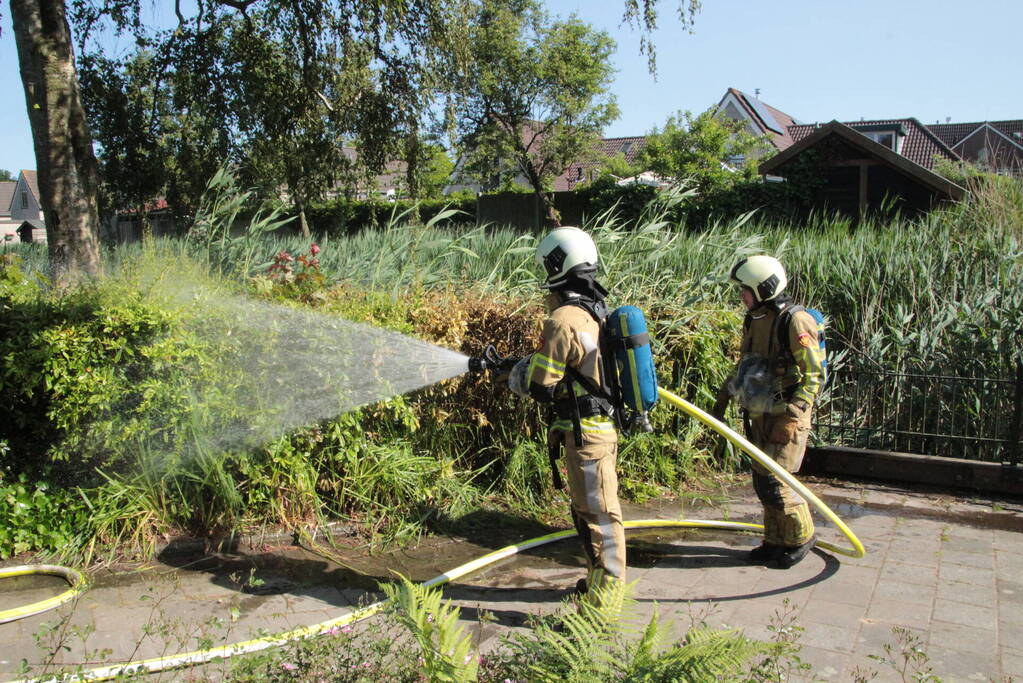 Brandweer blust brand in bosschages