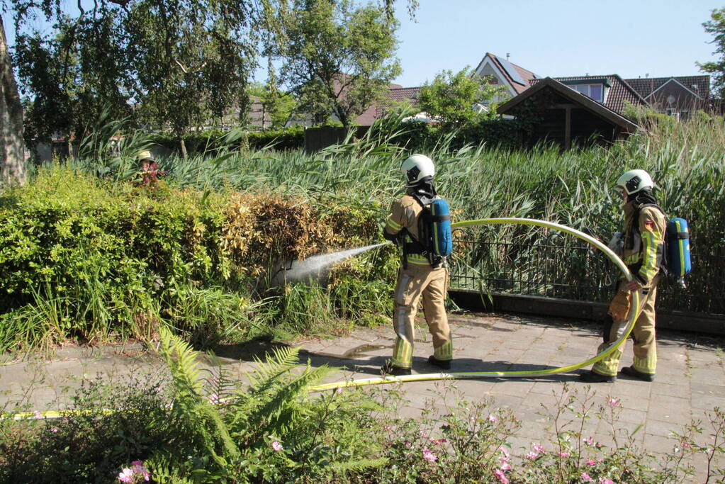 Brandweer blust brand in bosschages