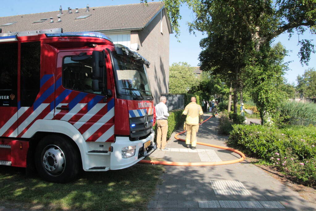 Brandweer blust brand in bosschages