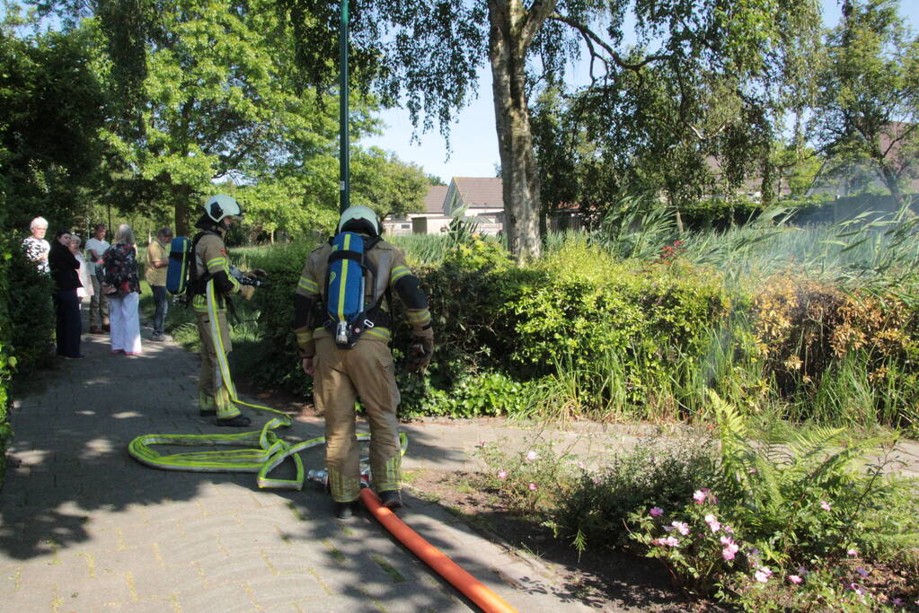 Brandweer blust brand in bosschages