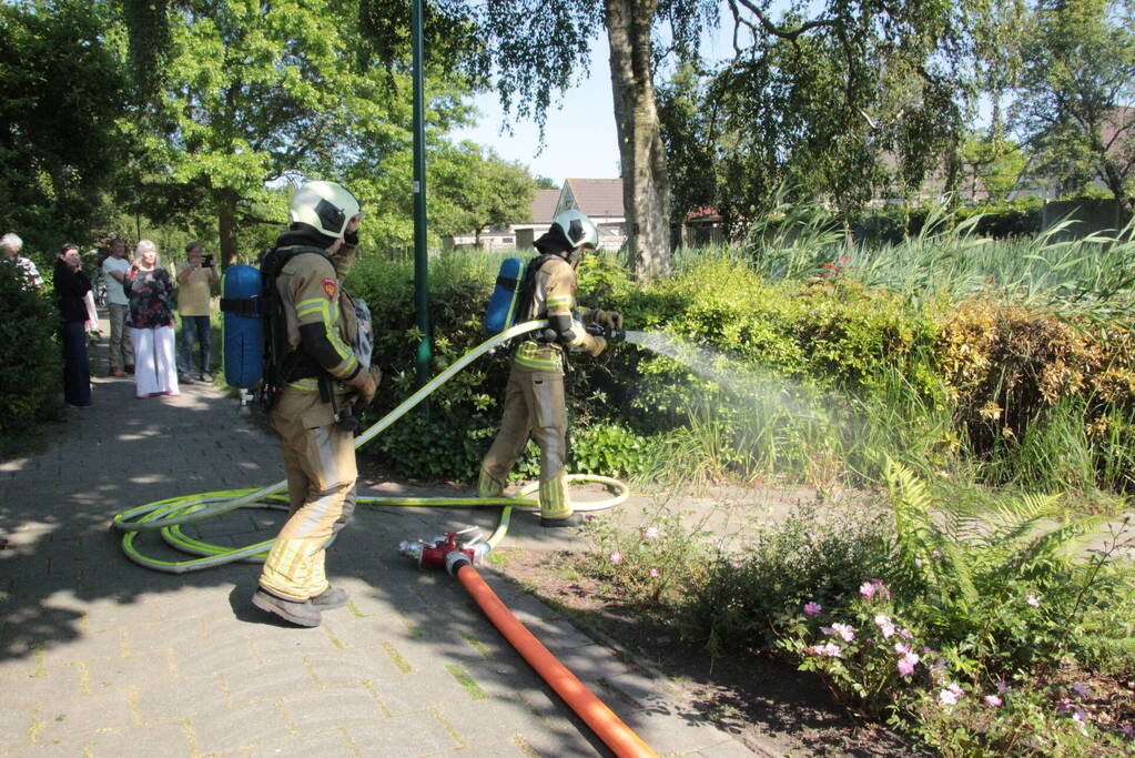 Brandweer blust brand in bosschages