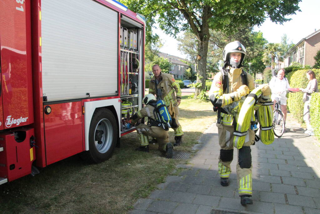 Brandweer blust brand in bosschages