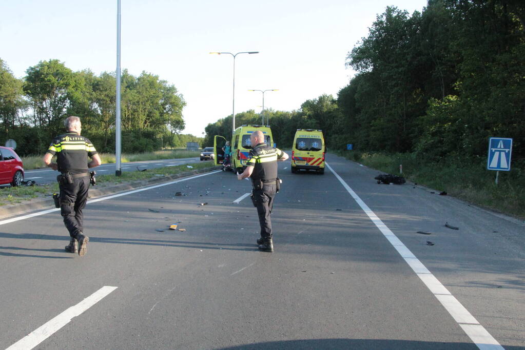 Flink ongeval tussen automobilist en scooterrijder