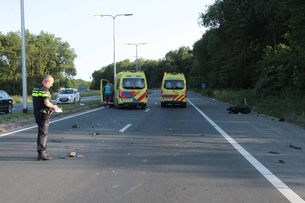 Flink ongeval tussen automobilist en scooterrijder