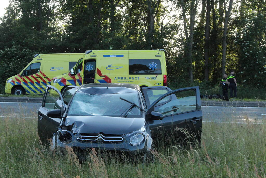 Flink ongeval tussen automobilist en scooterrijder