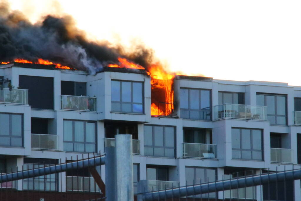 Uitslaande brand bij appartenmentencompex